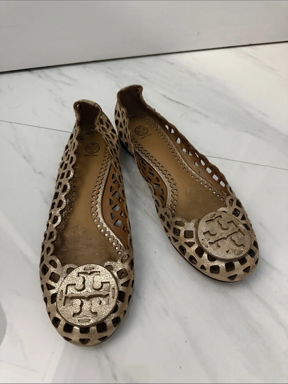 Tory Burch Laser-Cut Logo Ballet Flats - Metallic Taupe